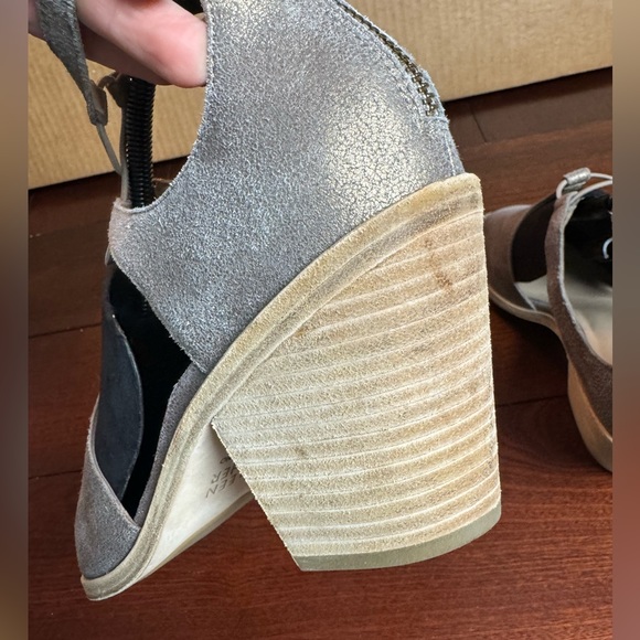 Eileen Fisher Lou Sandal Platinum Metallic Suede Open Toe Block Heel‎ Size 9 - Picture 8 of 10
